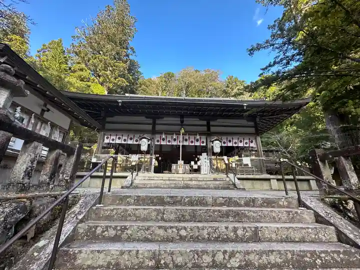 丹生川上神社(中社)の本殿・本堂