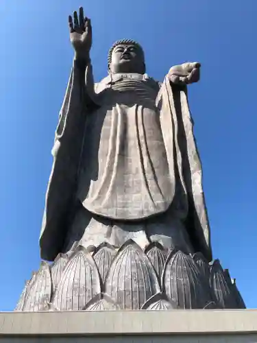 東本願寺本廟 牛久浄苑（牛久大仏）の仏像