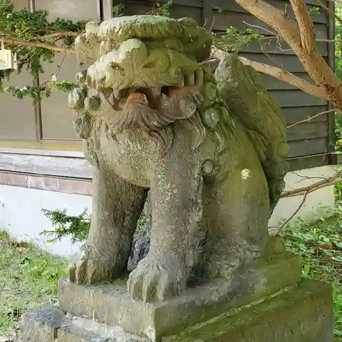 権現山内浦神社の狛犬