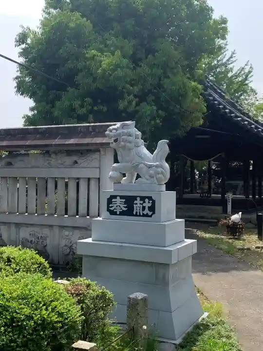 室原神社(萩原町串作)の狛犬