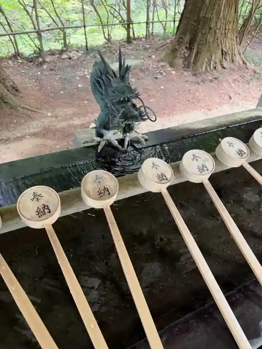 武蔵二宮 金鑚神社の{uncategorized: "未分類", other: "その他", undefined: "問題あり", building: "その他建物", grave: "お墓", sacred_gate: "鳥居", guardian: "狛犬", statue: "像", buddha: "仏像", history: "歴史", nature: "自然", garden: "庭園", animal: "動物", pagoda: "塔", temizu: "手水舎", mountain_gate: "山門・神門", sanctuary: "本殿・本堂", subordinate: "末社・摂社", art: "芸術", scenery: "景色", jizo: "地蔵", ema: "絵馬", goshuin: "御朱印", omikuji: "おみくじ", items: "授与品その他", amulet: "お守り", goshuincho: "御朱印帳", eats: "食事", festival: "お祭り", votive_dance: "神楽", shichigosan: "七五三参", wedding: "結婚式", experience: "体験その他", initially: "初詣", around: "周辺", anti_infection: "感染症対策"}
