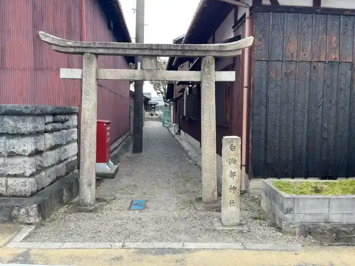 泊瀬部神社の{uncategorized: "未分類", other: "その他", undefined: "問題あり", building: "その他建物", grave: "お墓", sacred_gate: "鳥居", guardian: "狛犬", statue: "像", buddha: "仏像", history: "歴史", nature: "自然", garden: "庭園", animal: "動物", pagoda: "塔", temizu: "手水舎", mountain_gate: "山門・神門", sanctuary: "本殿・本堂", subordinate: "末社・摂社", art: "芸術", scenery: "景色", jizo: "地蔵", ema: "絵馬", goshuin: "御朱印", omikuji: "おみくじ", items: "授与品その他", amulet: "お守り", goshuincho: "御朱印帳", eats: "食事", festival: "お祭り", votive_dance: "神楽", shichigosan: "七五三参", wedding: "結婚式", experience: "体験その他", initially: "初詣", around: "周辺", anti_infection: "感染症対策"}
