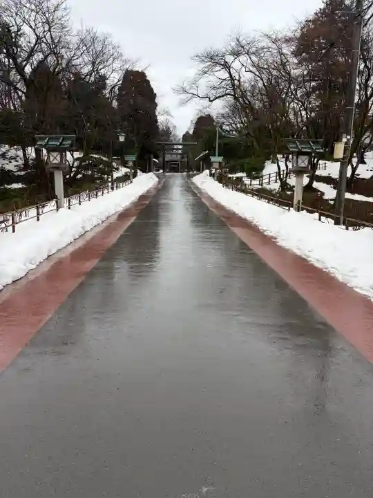 射水神社の{uncategorized: "未分類", other: "その他", undefined: "問題あり", building: "その他建物", grave: "お墓", sacred_gate: "鳥居", guardian: "狛犬", statue: "像", buddha: "仏像", history: "歴史", nature: "自然", garden: "庭園", animal: "動物", pagoda: "塔", temizu: "手水舎", mountain_gate: "山門・神門", sanctuary: "本殿・本堂", subordinate: "末社・摂社", art: "芸術", scenery: "景色", jizo: "地蔵", ema: "絵馬", goshuin: "御朱印", omikuji: "おみくじ", items: "授与品その他", amulet: "お守り", goshuincho: "御朱印帳", eats: "食事", festival: "お祭り", votive_dance: "神楽", shichigosan: "七五三参", wedding: "結婚式", experience: "体験その他", initially: "初詣", around: "周辺", anti_infection: "感染症対策"}