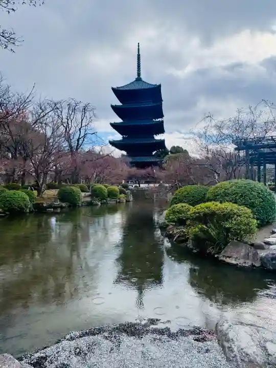 東寺(教王護国寺)の{uncategorized: "未分類", other: "その他", undefined: "問題あり", building: "その他建物", grave: "お墓", sacred_gate: "鳥居", guardian: "狛犬", statue: "像", buddha: "仏像", history: "歴史", nature: "自然", garden: "庭園", animal: "動物", pagoda: "塔", temizu: "手水舎", mountain_gate: "山門・神門", sanctuary: "本殿・本堂", subordinate: "末社・摂社", art: "芸術", scenery: "景色", jizo: "地蔵", ema: "絵馬", goshuin: "御朱印", omikuji: "おみくじ", items: "授与品その他", amulet: "お守り", goshuincho: "御朱印帳", eats: "食事", festival: "お祭り", votive_dance: "神楽", shichigosan: "七五三参", wedding: "結婚式", experience: "体験その他", initially: "初詣", around: "周辺", anti_infection: "感染症対策"}