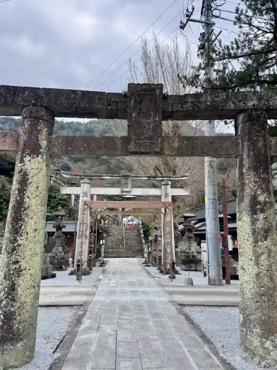 陶山神社の{uncategorized: "未分類", other: "その他", undefined: "問題あり", building: "その他建物", grave: "お墓", sacred_gate: "鳥居", guardian: "狛犬", statue: "像", buddha: "仏像", history: "歴史", nature: "自然", garden: "庭園", animal: "動物", pagoda: "塔", temizu: "手水舎", mountain_gate: "山門・神門", sanctuary: "本殿・本堂", subordinate: "末社・摂社", art: "芸術", scenery: "景色", jizo: "地蔵", ema: "絵馬", goshuin: "御朱印", omikuji: "おみくじ", items: "授与品その他", amulet: "お守り", goshuincho: "御朱印帳", eats: "食事", festival: "お祭り", votive_dance: "神楽", shichigosan: "七五三参", wedding: "結婚式", experience: "体験その他", initially: "初詣", around: "周辺", anti_infection: "感染症対策"}
