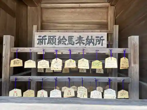 彌彦神社の{uncategorized: "未分類", other: "その他", undefined: "問題あり", building: "その他建物", grave: "お墓", sacred_gate: "鳥居", guardian: "狛犬", statue: "像", buddha: "仏像", history: "歴史", nature: "自然", garden: "庭園", animal: "動物", pagoda: "塔", temizu: "手水舎", mountain_gate: "山門・神門", sanctuary: "本殿・本堂", subordinate: "末社・摂社", art: "芸術", scenery: "景色", jizo: "地蔵", ema: "絵馬", goshuin: "御朱印", omikuji: "おみくじ", items: "授与品その他", amulet: "お守り", goshuincho: "御朱印帳", eats: "食事", festival: "お祭り", votive_dance: "神楽", shichigosan: "七五三参", wedding: "結婚式", experience: "体験その他", initially: "初詣", around: "周辺", anti_infection: "感染症対策"}