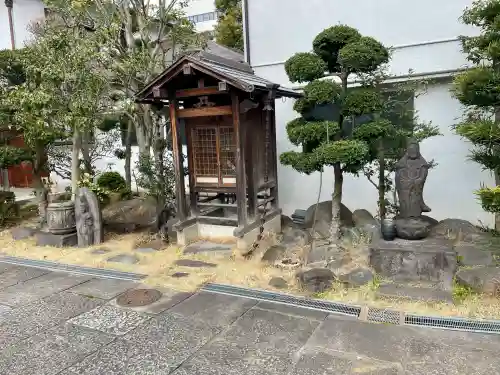 龍光寺の{uncategorized: "未分類", other: "その他", undefined: "問題あり", building: "その他建物", grave: "お墓", sacred_gate: "鳥居", guardian: "狛犬", statue: "像", buddha: "仏像", history: "歴史", nature: "自然", garden: "庭園", animal: "動物", pagoda: "塔", temizu: "手水舎", mountain_gate: "山門・神門", sanctuary: "本殿・本堂", subordinate: "末社・摂社", art: "芸術", scenery: "景色", jizo: "地蔵", ema: "絵馬", goshuin: "御朱印", omikuji: "おみくじ", items: "授与品その他", amulet: "お守り", goshuincho: "御朱印帳", eats: "食事", festival: "お祭り", votive_dance: "神楽", shichigosan: "七五三参", wedding: "結婚式", experience: "体験その他", initially: "初詣", around: "周辺", anti_infection: "感染症対策"}