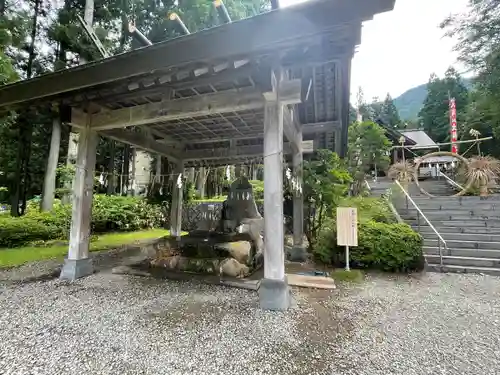 八海山尊神社の手水舎