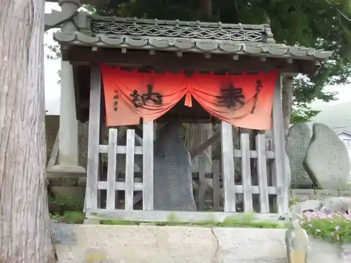 霞露ケ岳神社の建物その他