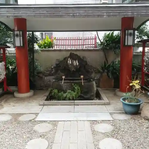 三崎稲荷神社の手水舎