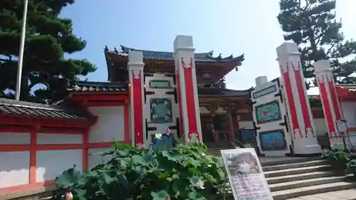 耕三寺の山門・神門