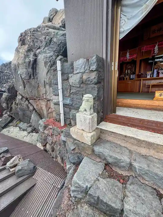 烏帽子岩神社(山梨県)