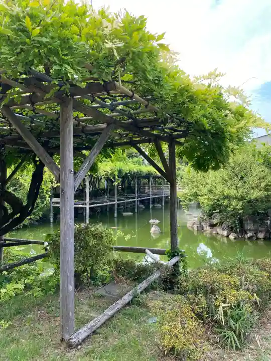 亀戸天神社の{uncategorized: "未分類", other: "その他", undefined: "問題あり", building: "その他建物", grave: "お墓", sacred_gate: "鳥居", guardian: "狛犬", statue: "像", buddha: "仏像", history: "歴史", nature: "自然", garden: "庭園", animal: "動物", pagoda: "塔", temizu: "手水舎", mountain_gate: "山門・神門", sanctuary: "本殿・本堂", subordinate: "末社・摂社", art: "芸術", scenery: "景色", jizo: "地蔵", ema: "絵馬", goshuin: "御朱印", omikuji: "おみくじ", items: "授与品その他", amulet: "お守り", goshuincho: "御朱印帳", eats: "食事", festival: "お祭り", votive_dance: "神楽", shichigosan: "七五三参", wedding: "結婚式", experience: "体験その他", initially: "初詣", around: "周辺", anti_infection: "感染症対策"}