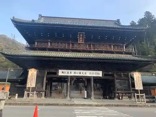 久遠寺の本殿