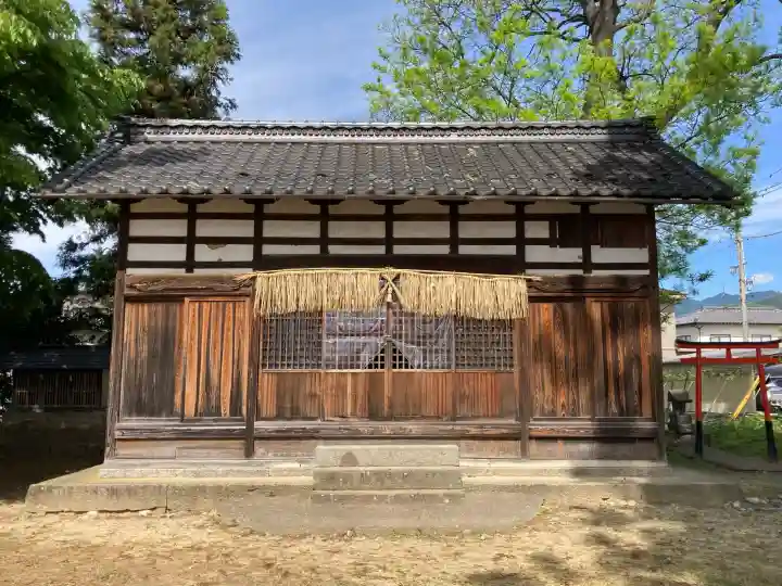 養蚕神社の{uncategorized: "未分類", other: "その他", undefined: "問題あり", building: "その他建物", grave: "お墓", sacred_gate: "鳥居", guardian: "狛犬", statue: "像", buddha: "仏像", history: "歴史", nature: "自然", garden: "庭園", animal: "動物", pagoda: "塔", temizu: "手水舎", mountain_gate: "山門・神門", sanctuary: "本殿・本堂", subordinate: "末社・摂社", art: "芸術", scenery: "景色", jizo: "地蔵", ema: "絵馬", goshuin: "御朱印", omikuji: "おみくじ", items: "授与品その他", amulet: "お守り", goshuincho: "御朱印帳", eats: "食事", festival: "お祭り", votive_dance: "神楽", shichigosan: "七五三参", wedding: "結婚式", experience: "体験その他", initially: "初詣", around: "周辺", anti_infection: "感染症対策"}