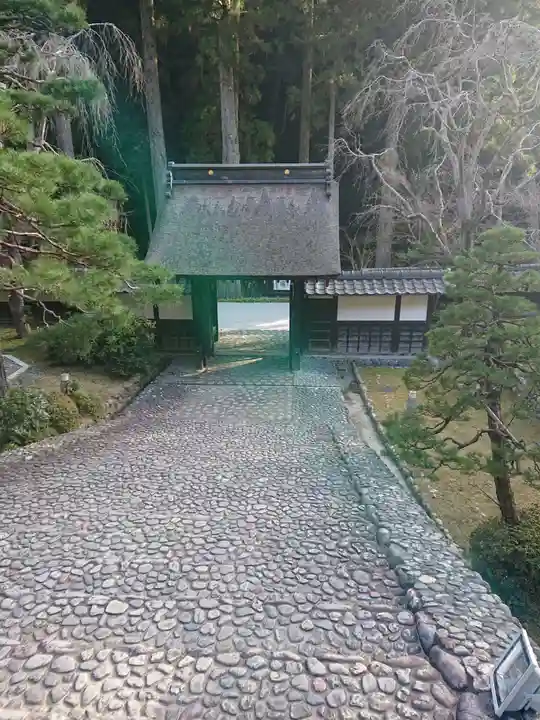 尊永寺の山門・神門