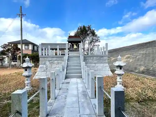 殿名八剣神社の建物その他