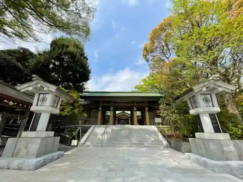 東郷神社の山門