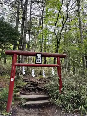 新屋山神社奥宮(山梨県)