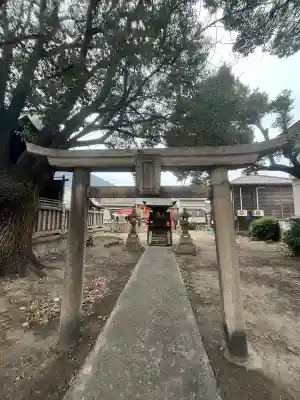 小烏神社の{uncategorized: "未分類", other: "その他", undefined: "問題あり", building: "その他建物", grave: "お墓", sacred_gate: "鳥居", guardian: "狛犬", statue: "像", buddha: "仏像", history: "歴史", nature: "自然", garden: "庭園", animal: "動物", pagoda: "塔", temizu: "手水舎", mountain_gate: "山門・神門", sanctuary: "本殿・本堂", subordinate: "末社・摂社", art: "芸術", scenery: "景色", jizo: "地蔵", ema: "絵馬", goshuin: "御朱印", omikuji: "おみくじ", items: "授与品その他", amulet: "お守り", goshuincho: "御朱印帳", eats: "食事", festival: "お祭り", votive_dance: "神楽", shichigosan: "七五三参", wedding: "結婚式", experience: "体験その他", initially: "初詣", around: "周辺", anti_infection: "感染症対策"}