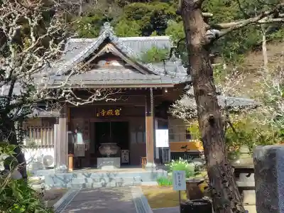岩殿寺の{uncategorized: "未分類", other: "その他", undefined: "問題あり", building: "その他建物", grave: "お墓", sacred_gate: "鳥居", guardian: "狛犬", statue: "像", buddha: "仏像", history: "歴史", nature: "自然", garden: "庭園", animal: "動物", pagoda: "塔", temizu: "手水舎", mountain_gate: "山門・神門", sanctuary: "本殿・本堂", subordinate: "末社・摂社", art: "芸術", scenery: "景色", jizo: "地蔵", ema: "絵馬", goshuin: "御朱印", omikuji: "おみくじ", items: "授与品その他", amulet: "お守り", goshuincho: "御朱印帳", eats: "食事", festival: "お祭り", votive_dance: "神楽", shichigosan: "七五三参", wedding: "結婚式", experience: "体験その他", initially: "初詣", around: "周辺", anti_infection: "感染症対策"}