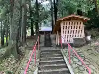 宇津貫熊野神社の{uncategorized: "未分類", other: "その他", undefined: "問題あり", building: "その他建物", grave: "お墓", sacred_gate: "鳥居", guardian: "狛犬", statue: "像", buddha: "仏像", history: "歴史", nature: "自然", garden: "庭園", animal: "動物", pagoda: "塔", temizu: "手水舎", mountain_gate: "山門・神門", sanctuary: "本殿・本堂", subordinate: "末社・摂社", art: "芸術", scenery: "景色", jizo: "地蔵", ema: "絵馬", goshuin: "御朱印", omikuji: "おみくじ", items: "授与品その他", amulet: "お守り", goshuincho: "御朱印帳", eats: "食事", festival: "お祭り", votive_dance: "神楽", shichigosan: "七五三参", wedding: "結婚式", experience: "体験その他", initially: "初詣", around: "周辺", anti_infection: "感染症対策"}