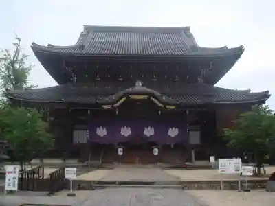 本山専修寺の本殿・本堂