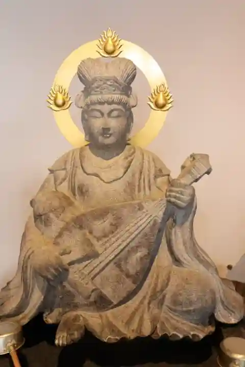 六波羅蜜寺の{uncategorized: "未分類", other: "その他", undefined: "問題あり", building: "その他建物", grave: "お墓", sacred_gate: "鳥居", guardian: "狛犬", statue: "像", buddha: "仏像", history: "歴史", nature: "自然", garden: "庭園", animal: "動物", pagoda: "塔", temizu: "手水舎", mountain_gate: "山門・神門", sanctuary: "本殿・本堂", subordinate: "末社・摂社", art: "芸術", scenery: "景色", jizo: "地蔵", ema: "絵馬", goshuin: "御朱印", omikuji: "おみくじ", items: "授与品その他", amulet: "お守り", goshuincho: "御朱印帳", eats: "食事", festival: "お祭り", votive_dance: "神楽", shichigosan: "七五三参", wedding: "結婚式", experience: "体験その他", initially: "初詣", around: "周辺", anti_infection: "感染症対策"}