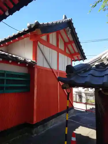 塚越稲荷神社の本殿