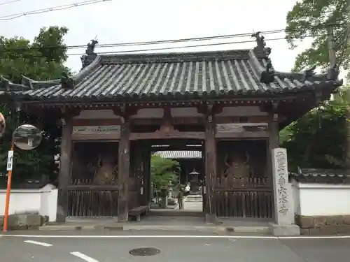 穴太寺の山門