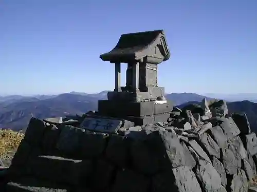 禰固岳神社の本殿