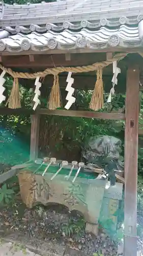 友呂岐神社の手水舎