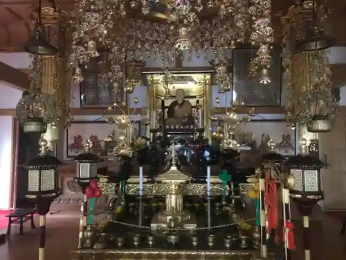 西山興隆寺の本殿・本堂