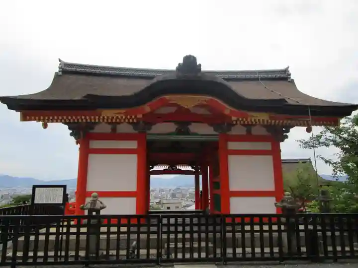 清水寺の山門・神門