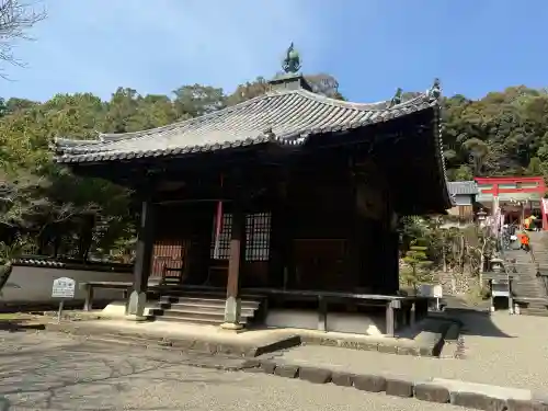 粉河寺の{uncategorized: "未分類", other: "その他", undefined: "問題あり", building: "その他建物", grave: "お墓", sacred_gate: "鳥居", guardian: "狛犬", statue: "像", buddha: "仏像", history: "歴史", nature: "自然", garden: "庭園", animal: "動物", pagoda: "塔", temizu: "手水舎", mountain_gate: "山門・神門", sanctuary: "本殿・本堂", subordinate: "末社・摂社", art: "芸術", scenery: "景色", jizo: "地蔵", ema: "絵馬", goshuin: "御朱印", omikuji: "おみくじ", items: "授与品その他", amulet: "お守り", goshuincho: "御朱印帳", eats: "食事", festival: "お祭り", votive_dance: "神楽", shichigosan: "七五三参", wedding: "結婚式", experience: "体験その他", initially: "初詣", around: "周辺", anti_infection: "感染症対策"}