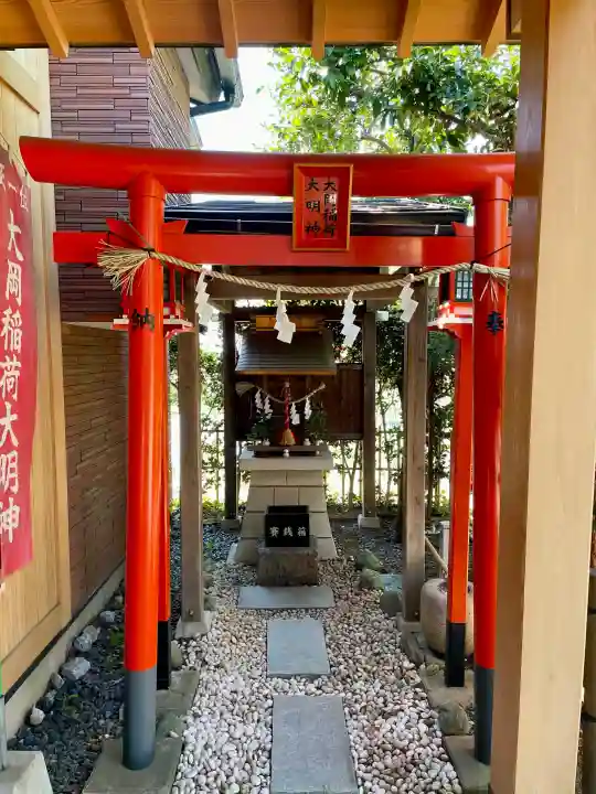 大岡稲荷神社の{uncategorized: "未分類", other: "その他", undefined: "問題あり", building: "その他建物", grave: "お墓", sacred_gate: "鳥居", guardian: "狛犬", statue: "像", buddha: "仏像", history: "歴史", nature: "自然", garden: "庭園", animal: "動物", pagoda: "塔", temizu: "手水舎", mountain_gate: "山門・神門", sanctuary: "本殿・本堂", subordinate: "末社・摂社", art: "芸術", scenery: "景色", jizo: "地蔵", ema: "絵馬", goshuin: "御朱印", omikuji: "おみくじ", items: "授与品その他", amulet: "お守り", goshuincho: "御朱印帳", eats: "食事", festival: "お祭り", votive_dance: "神楽", shichigosan: "七五三参", wedding: "結婚式", experience: "体験その他", initially: "初詣", around: "周辺", anti_infection: "感染症対策"}
