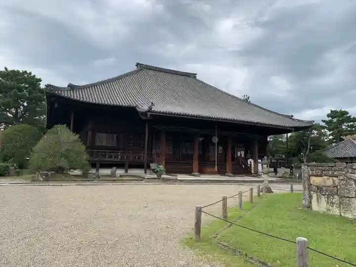 西大寺の本殿・本堂