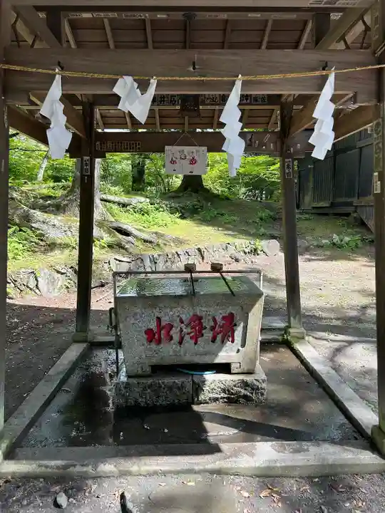 諏訪神社の手水舎