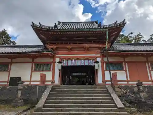 手向山八幡宮の本殿