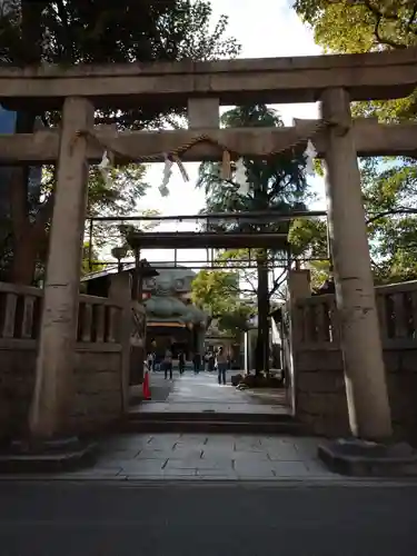 難波八阪神社の鳥居