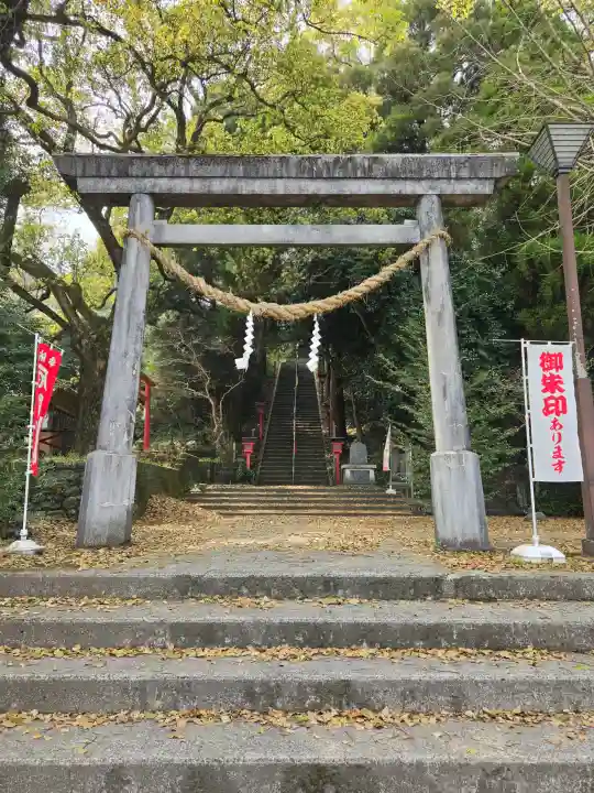 照日神社の{uncategorized: "未分類", other: "その他", undefined: "問題あり", building: "その他建物", grave: "お墓", sacred_gate: "鳥居", guardian: "狛犬", statue: "像", buddha: "仏像", history: "歴史", nature: "自然", garden: "庭園", animal: "動物", pagoda: "塔", temizu: "手水舎", mountain_gate: "山門・神門", sanctuary: "本殿・本堂", subordinate: "末社・摂社", art: "芸術", scenery: "景色", jizo: "地蔵", ema: "絵馬", goshuin: "御朱印", omikuji: "おみくじ", items: "授与品その他", amulet: "お守り", goshuincho: "御朱印帳", eats: "食事", festival: "お祭り", votive_dance: "神楽", shichigosan: "七五三参", wedding: "結婚式", experience: "体験その他", initially: "初詣", around: "周辺", anti_infection: "感染症対策"}