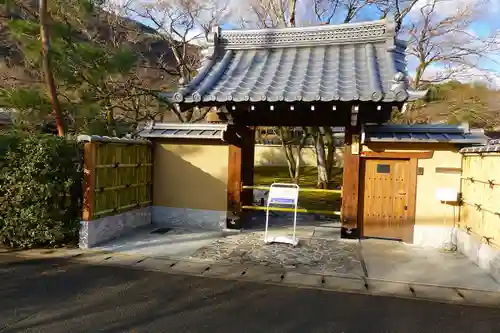 宝厳院の山門