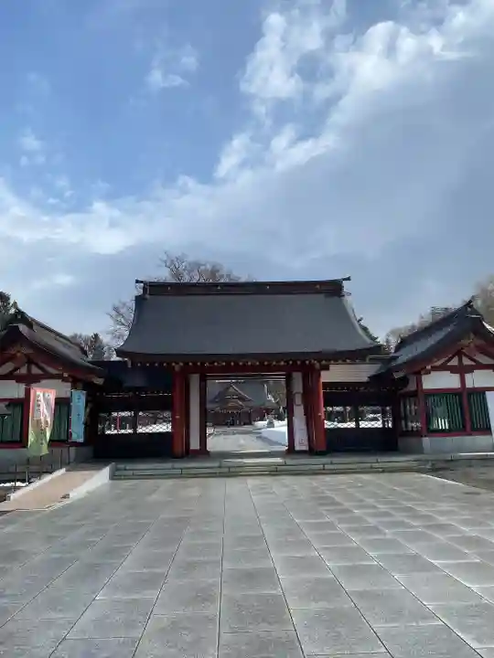 北海道護國神社の山門・神門