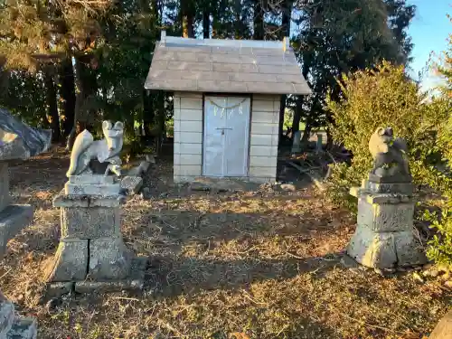 藤本稲荷神社の{uncategorized: "未分類", other: "その他", undefined: "問題あり", building: "その他建物", grave: "お墓", sacred_gate: "鳥居", guardian: "狛犬", statue: "像", buddha: "仏像", history: "歴史", nature: "自然", garden: "庭園", animal: "動物", pagoda: "塔", temizu: "手水舎", mountain_gate: "山門・神門", sanctuary: "本殿・本堂", subordinate: "末社・摂社", art: "芸術", scenery: "景色", jizo: "地蔵", ema: "絵馬", goshuin: "御朱印", omikuji: "おみくじ", items: "授与品その他", amulet: "お守り", goshuincho: "御朱印帳", eats: "食事", festival: "お祭り", votive_dance: "神楽", shichigosan: "七五三参", wedding: "結婚式", experience: "体験その他", initially: "初詣", around: "周辺", anti_infection: "感染症対策"}