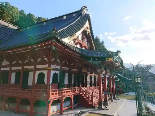 久遠寺の本殿・本堂