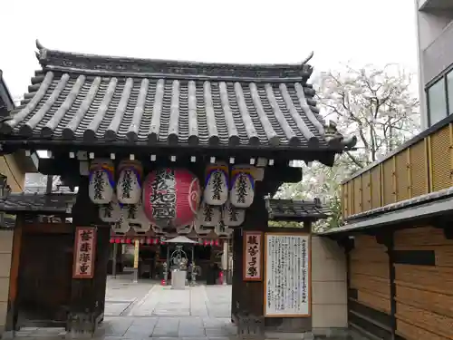 石像寺（釘抜地蔵）の山門・神門