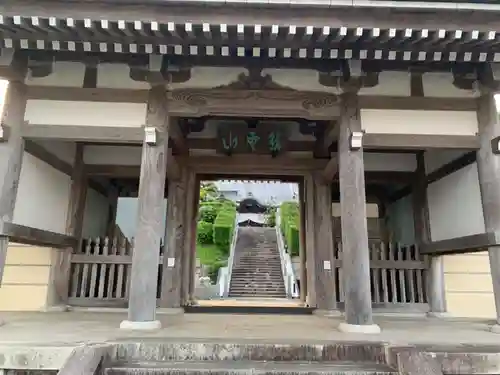 東栄寺の山門