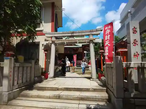 吉原神社の鳥居