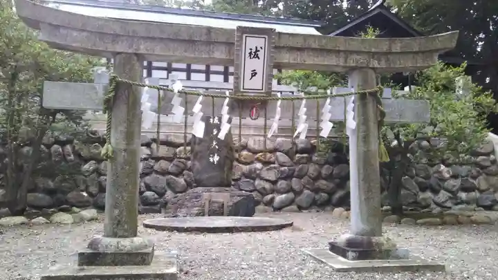 鳴雷神社の末社・摂社