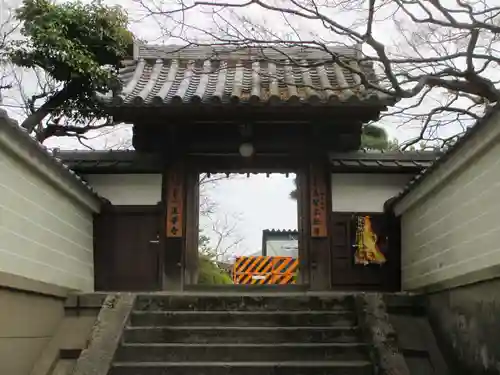 蓮華寺の山門